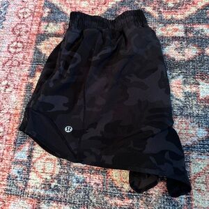 Lululemon camo size 8 tall shorts